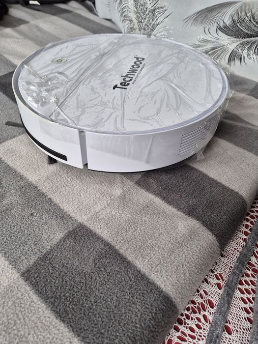 Робот - бяла цвят