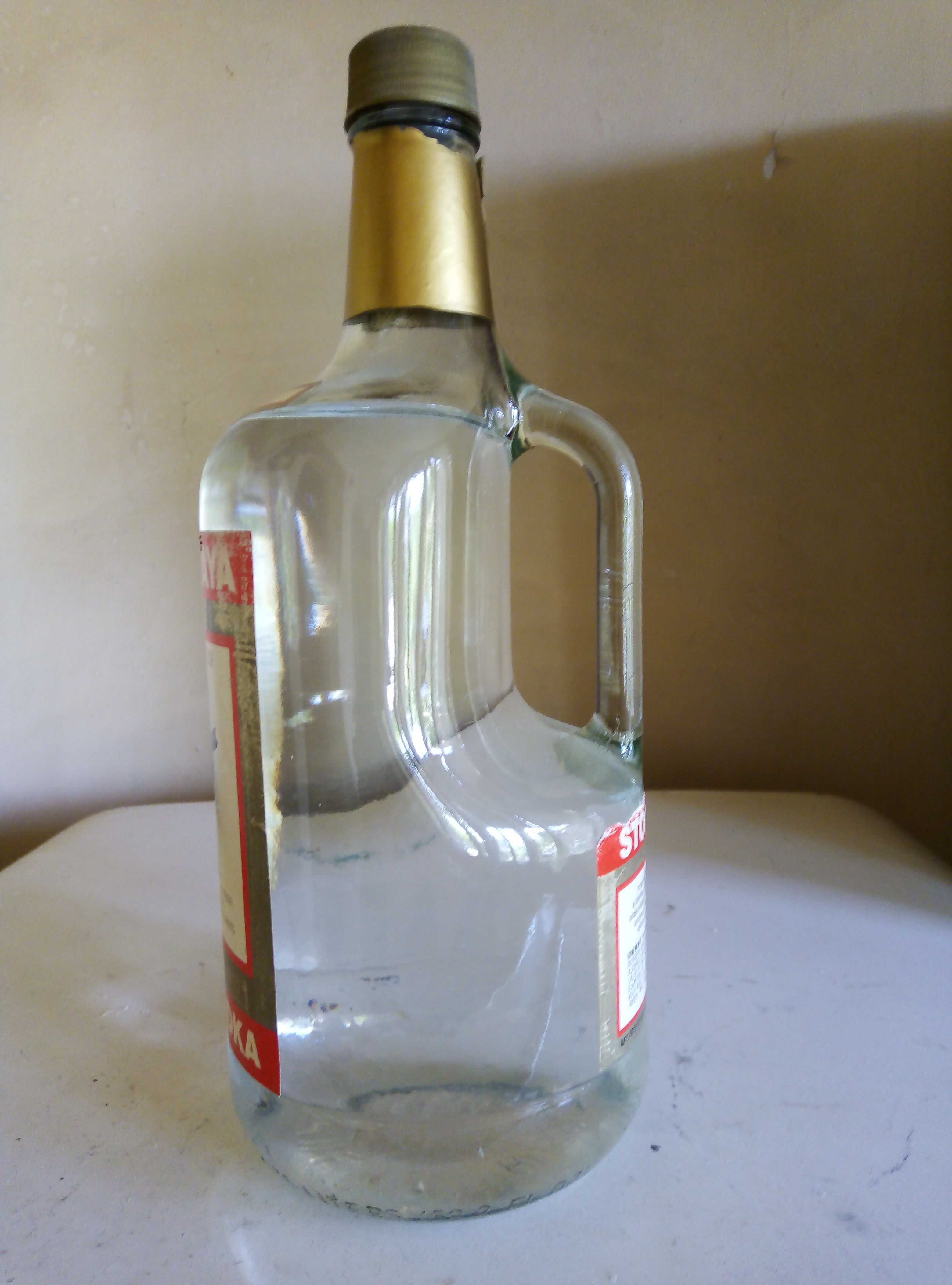 Графин - бутылка на 1.5 литра жидкости