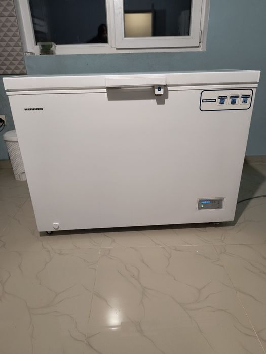 Vând ladă frigorifică Heinner 316 litri