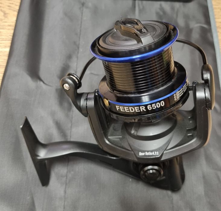 Feeder FL FLX DISTANCE 4.20m 60-180g + Mulineta Pro FL Strategist 6500