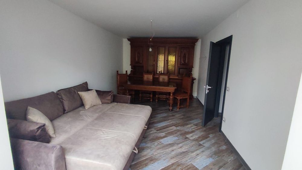 Dau în chirie apartament proaspăt renovat și mobilat ,2 camere 55mp.