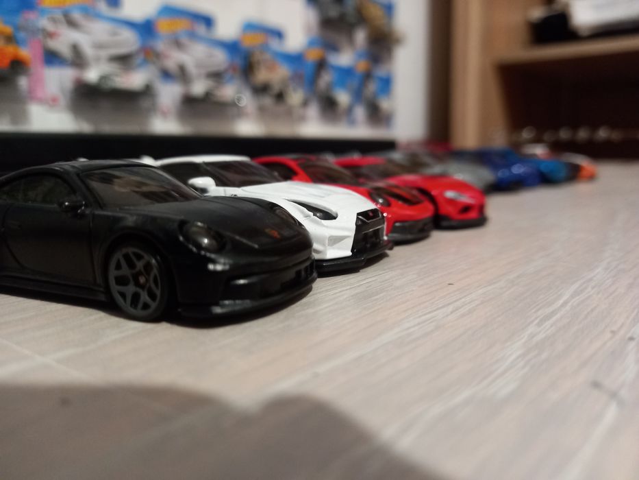 Hot wheels-uri  deschise