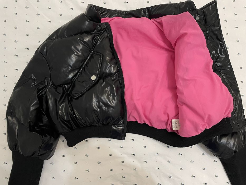 Черно лачено яке