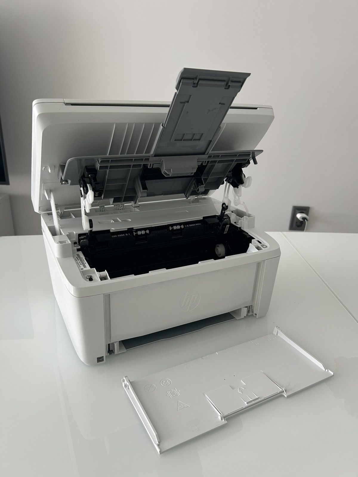 Принтер HP laserJet MFP M140we