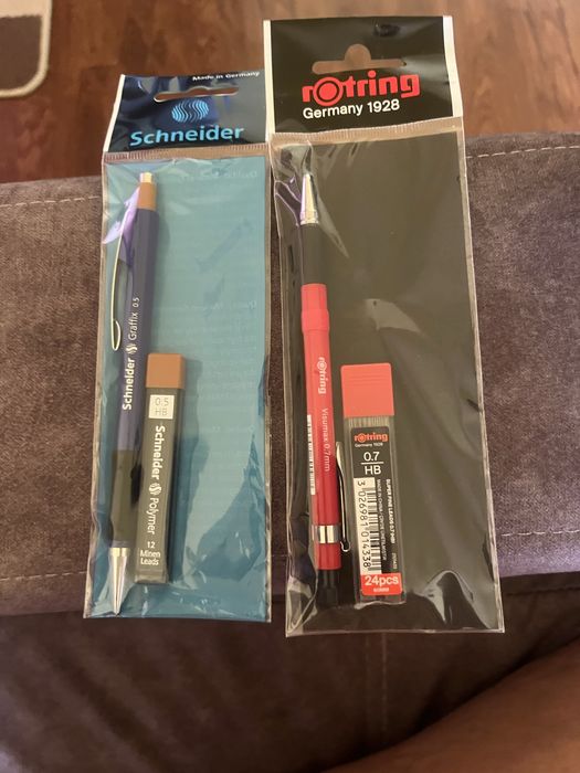 Vand doua creioane cu mina, Rotring 0.7, Schneider 0.5 Noi