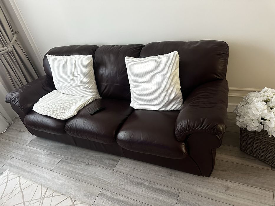 Set caneapea 3 locuri si 2 locuri din piele stare perfecta