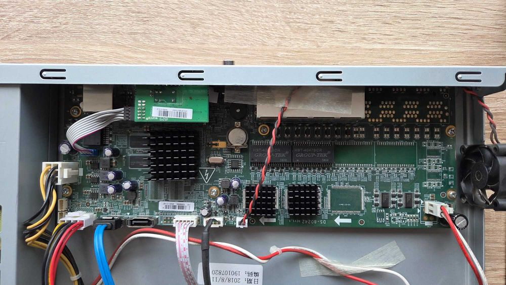 NVR Hikvision DS-7608NI-K2/8P, 8 canale/camere , UltraHD 4K, PoE