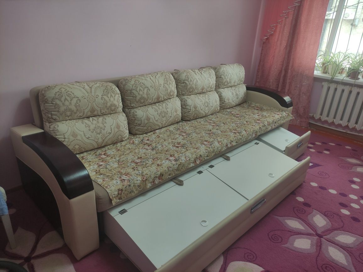 Продам диван почти новый