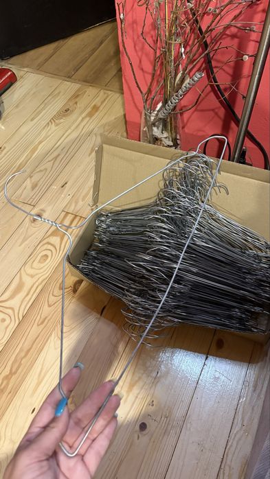 Метални закачалки за дрехи