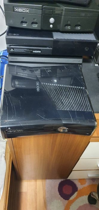 Vând Xbox 360 250Gb Complet