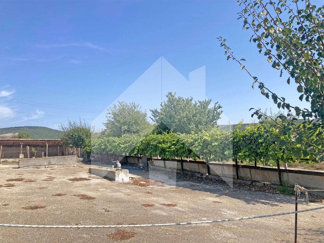 Продава се Промишлена сграда в Нови пазар - 237 кв.м за 183 €/кв.м - Снимка #2