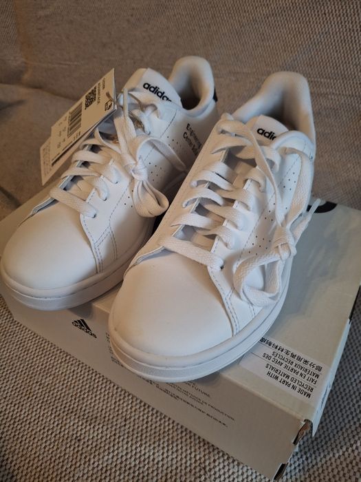 Продавам маратонки Adidas Sneaker Advantage