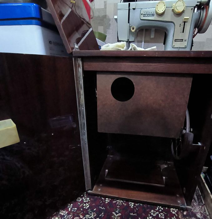 Швейная машина .