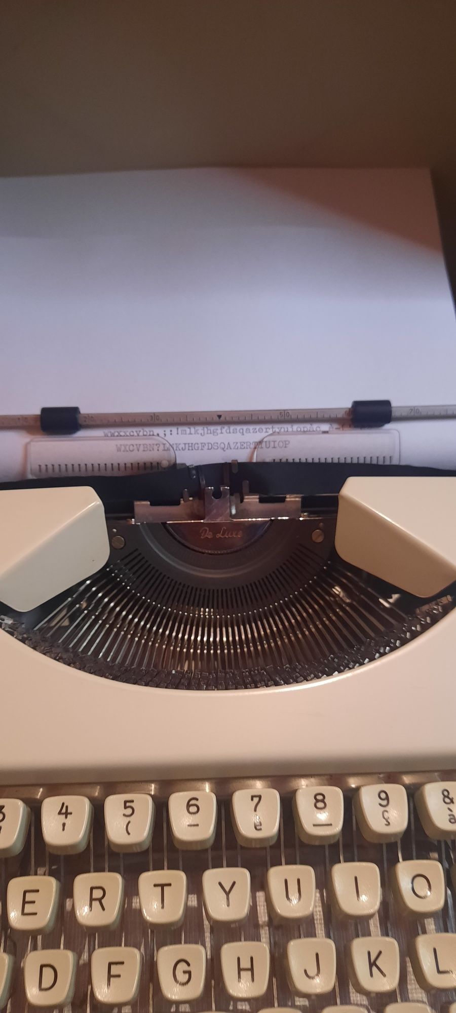 Mașină de scris portabilă Olympia