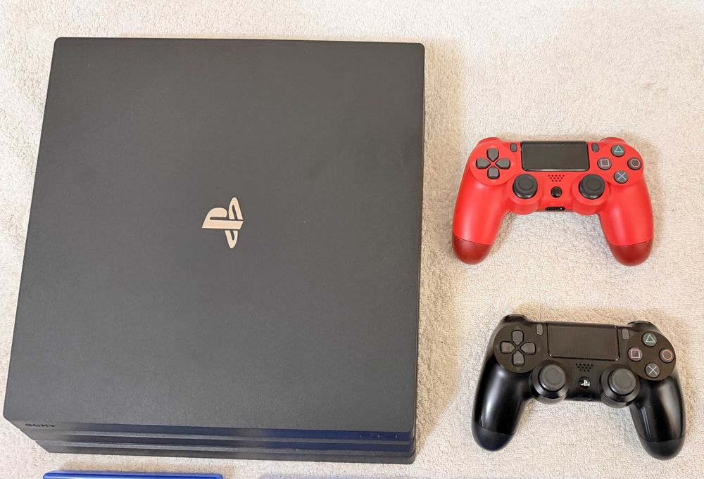 PS4 Pro, Playstation 4 Pro + два джойстика + игри