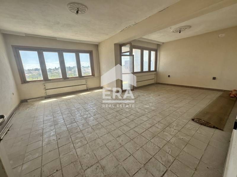 ЕКСКЛУЗИВНО от Ера Лайф!Етаж от къща с площ 185 кв.м. за продажба в гр