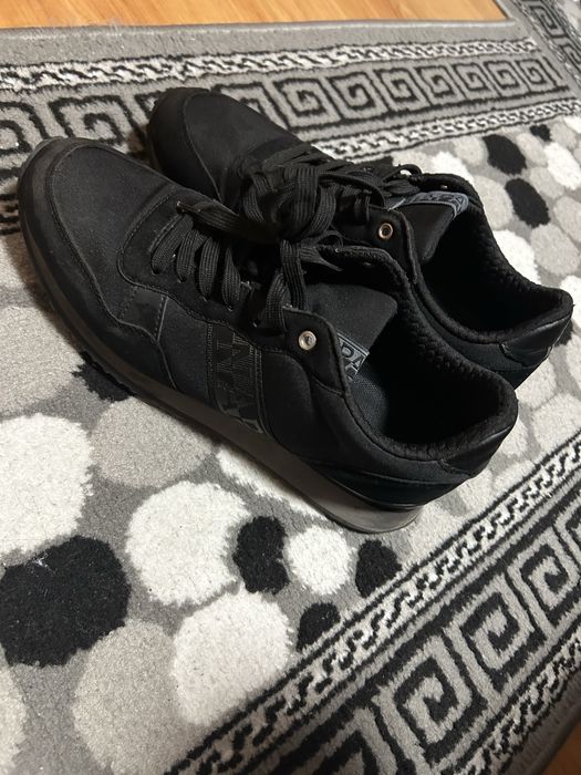 Продавам обувки на napapijri обувки 43 номер…