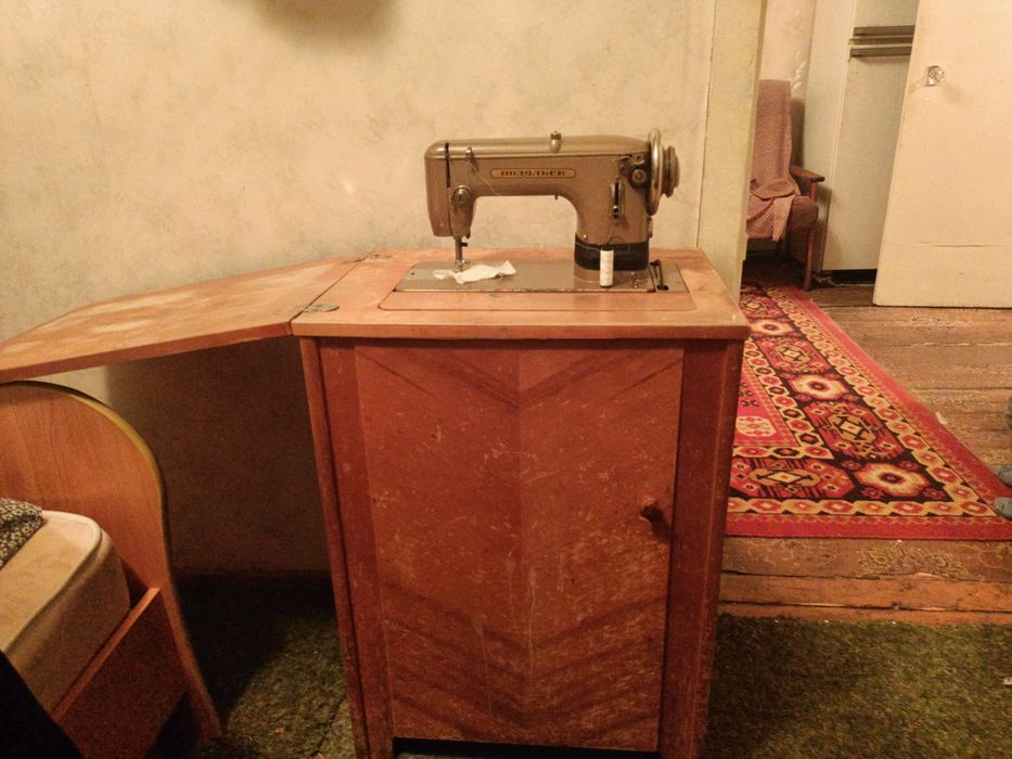 Продам стол-тумба, машинка швейная Подольск