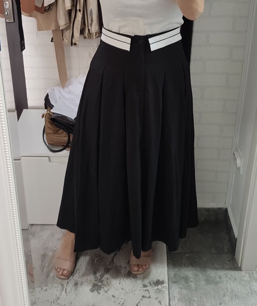 Fusta lunga neagra