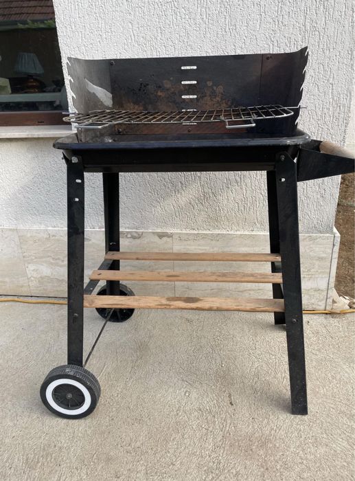 Grill cu carbune pentru gradina