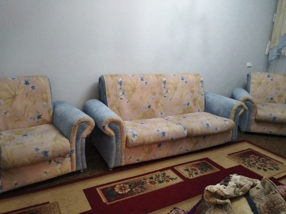 Продам диван и два кресла