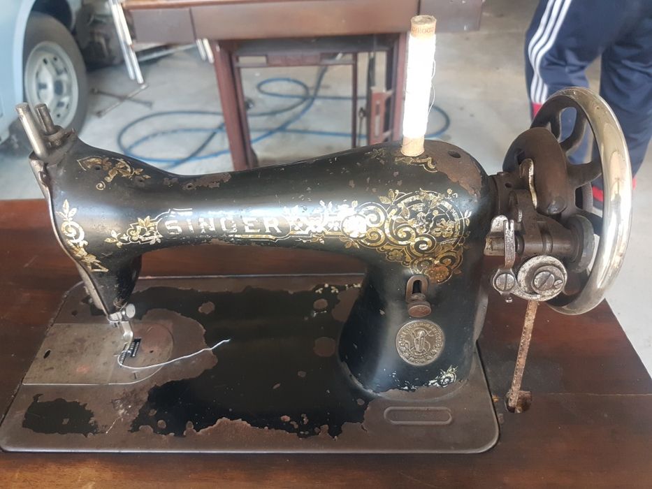 Masina de cusut Singer