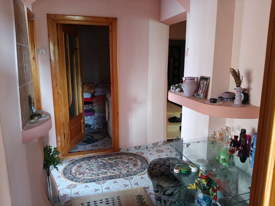 Vând apartament  cu 3 camere