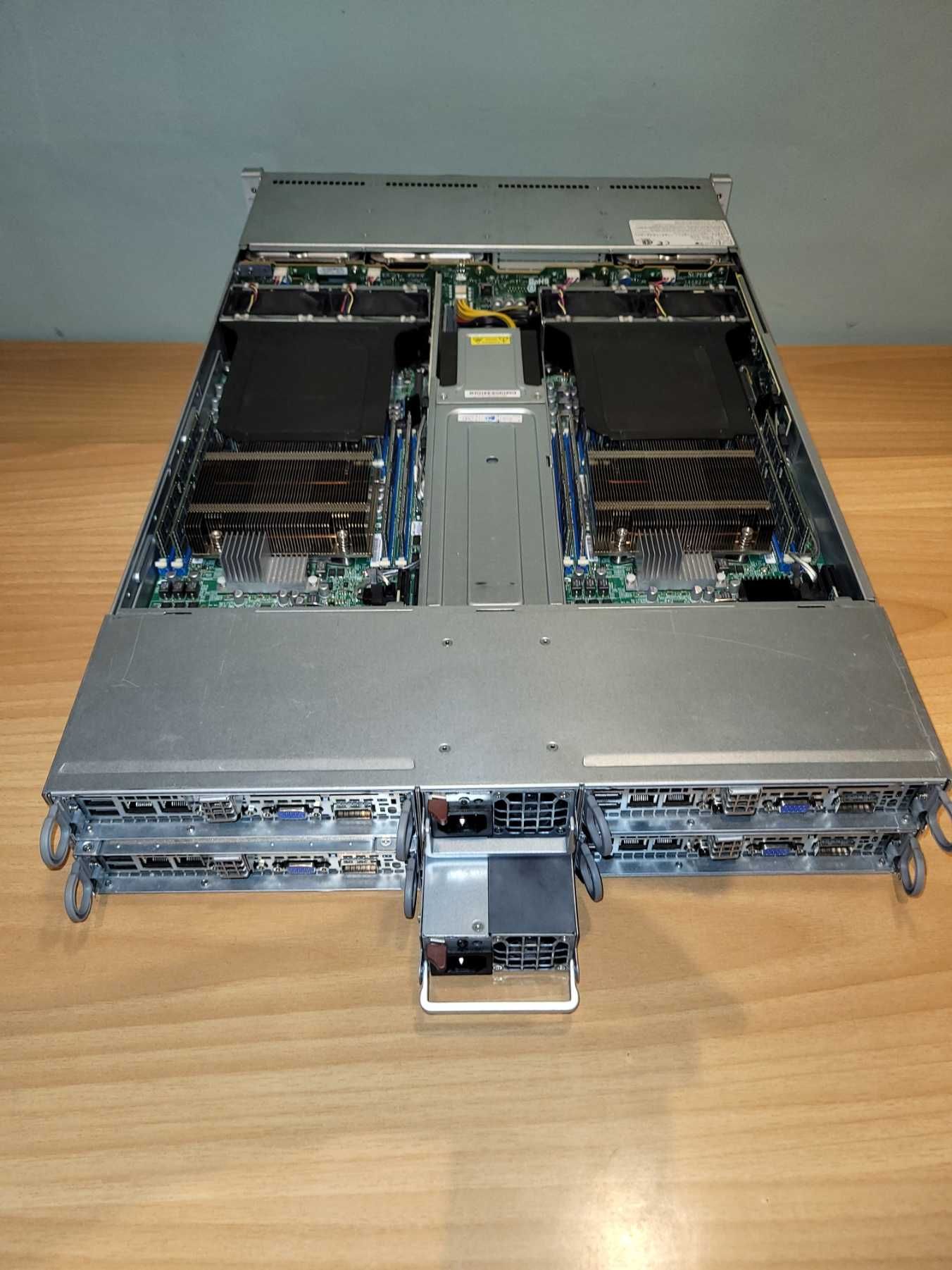 Supermicro 6027TR 4-Noduri X9DRT 64 GB RAM 2 x XEON E5-2670 2,6 GHz