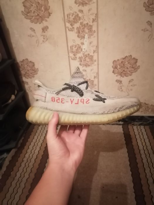 Продавам Yezzy 350 blue tint