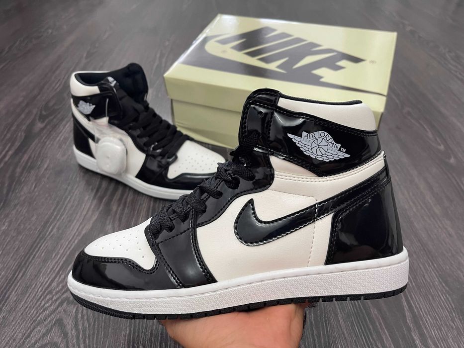 Adidasi Nike Air JORDAN 1 - HIGH Produs NOU 2025 TRANSPORT Inclus