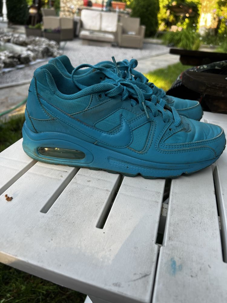 NIKE AIR MAX номер 38,5