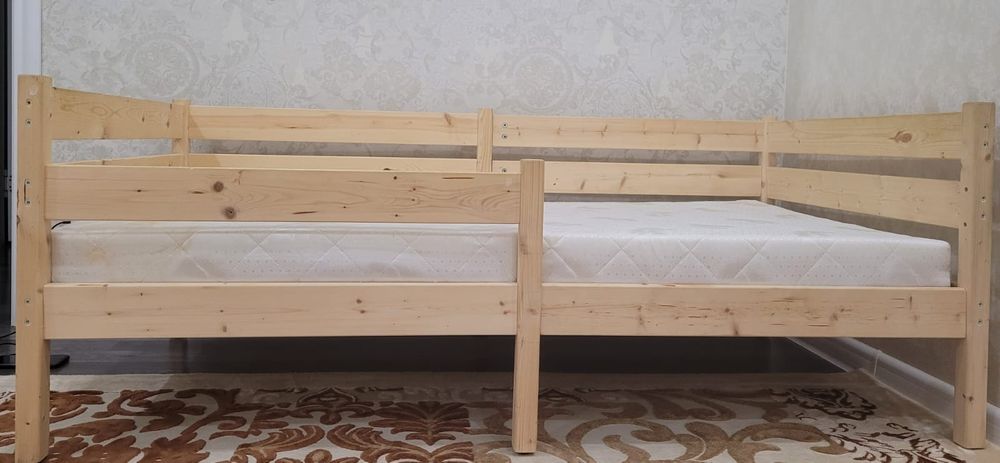 Продается кровать детская с матрасом
