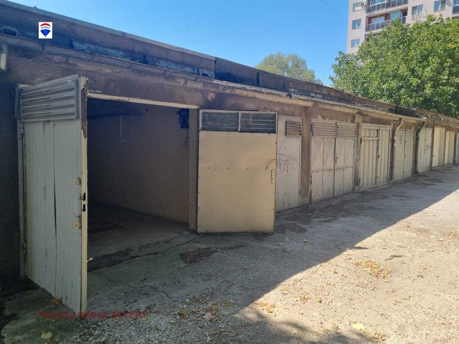 Дава се под наем Гараж / Паркомясто в Русе, Алеи Възраждане - 19 кв.м за 76.5 € - Снимка #1
