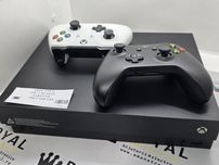 Amanet Royal: XBOX One X /2 Manete /1TB