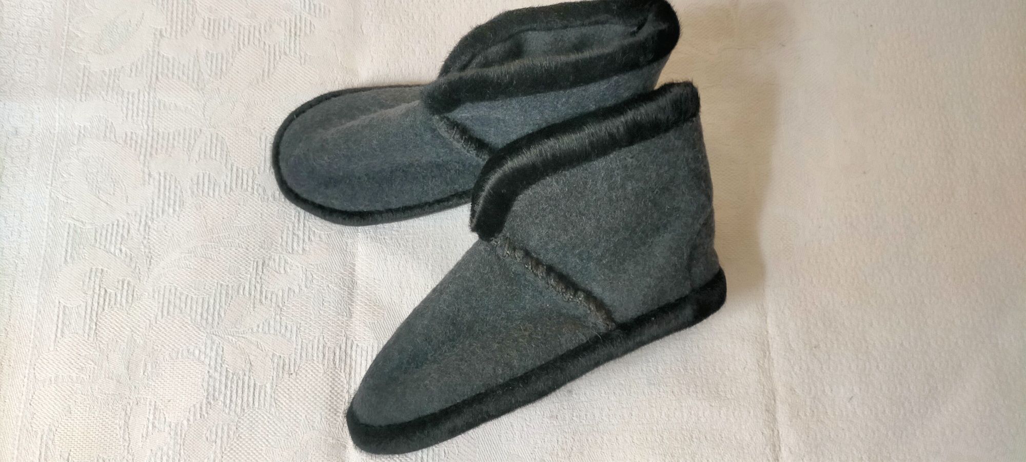 Продается тёплая обувь (тапочки) для дома