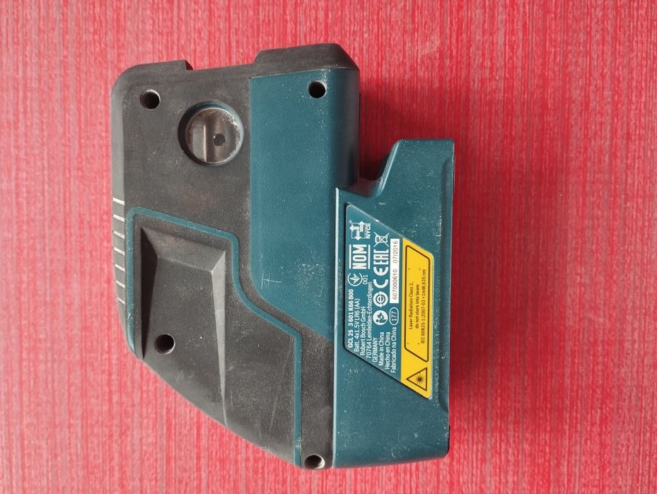 Nivela laser cu linii si puncte Bosch GCL 25 profesional.