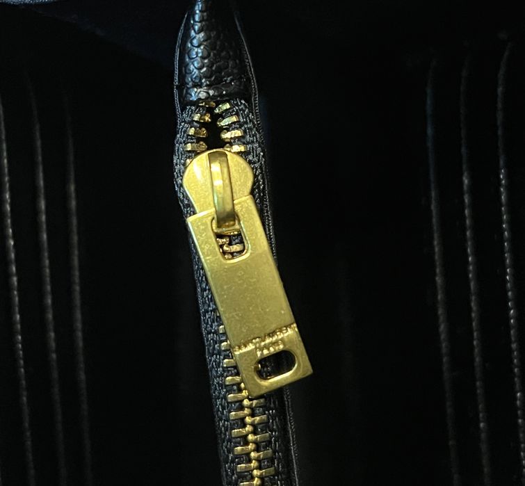 Geanta Saint Lauren neagra, piele fină si moale.