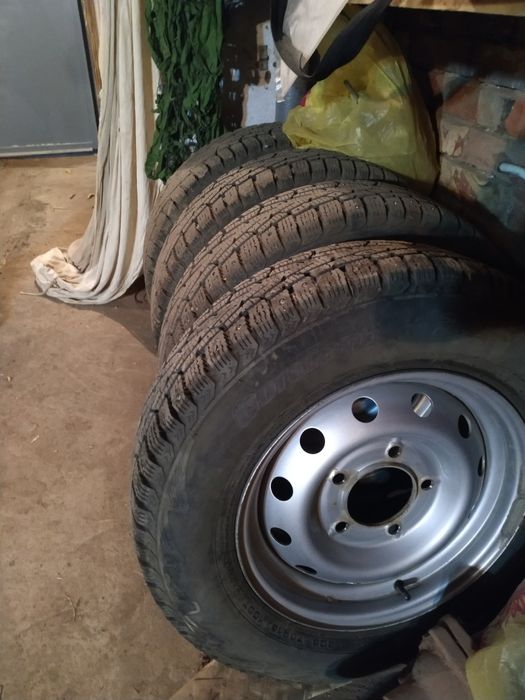 Резина с дисками,Колеса в комплекте R 15, б/у в отличном состоянии