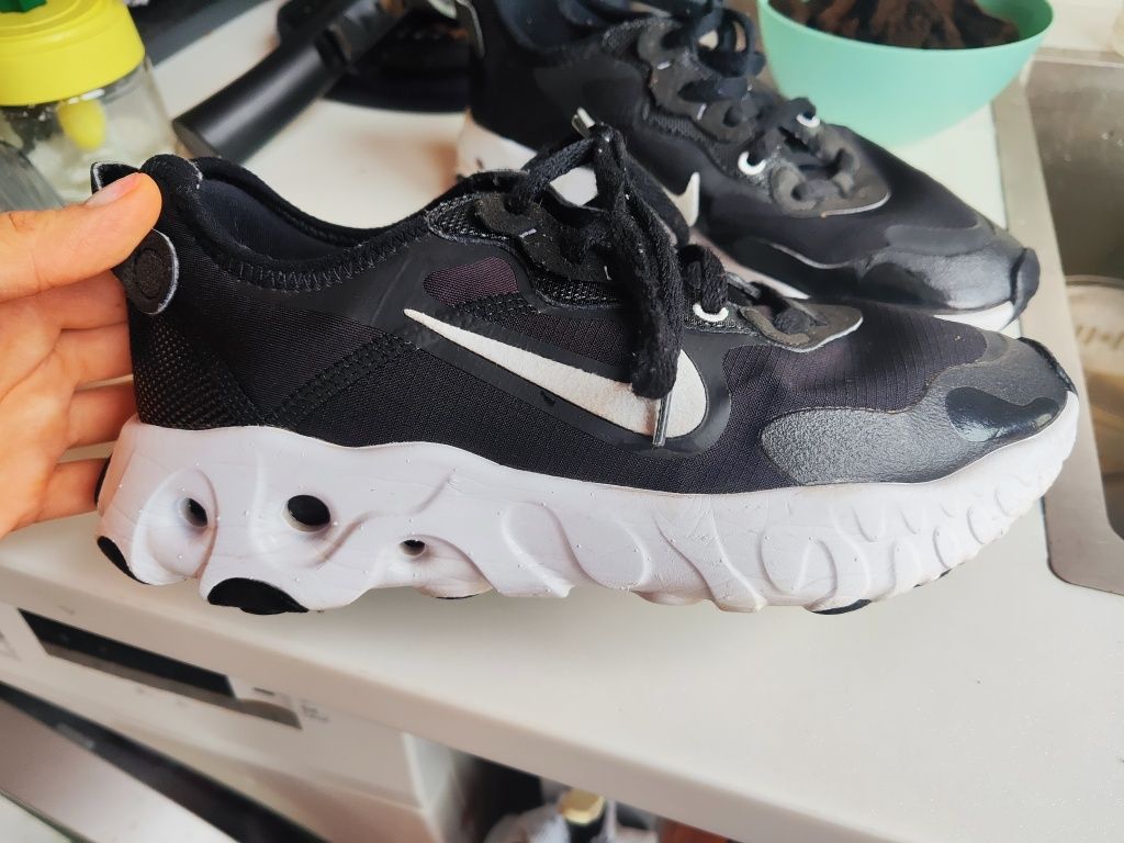 Дамски маратонки Nike