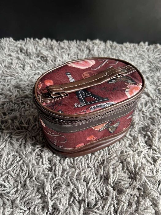 Кутия за бижута с огледало