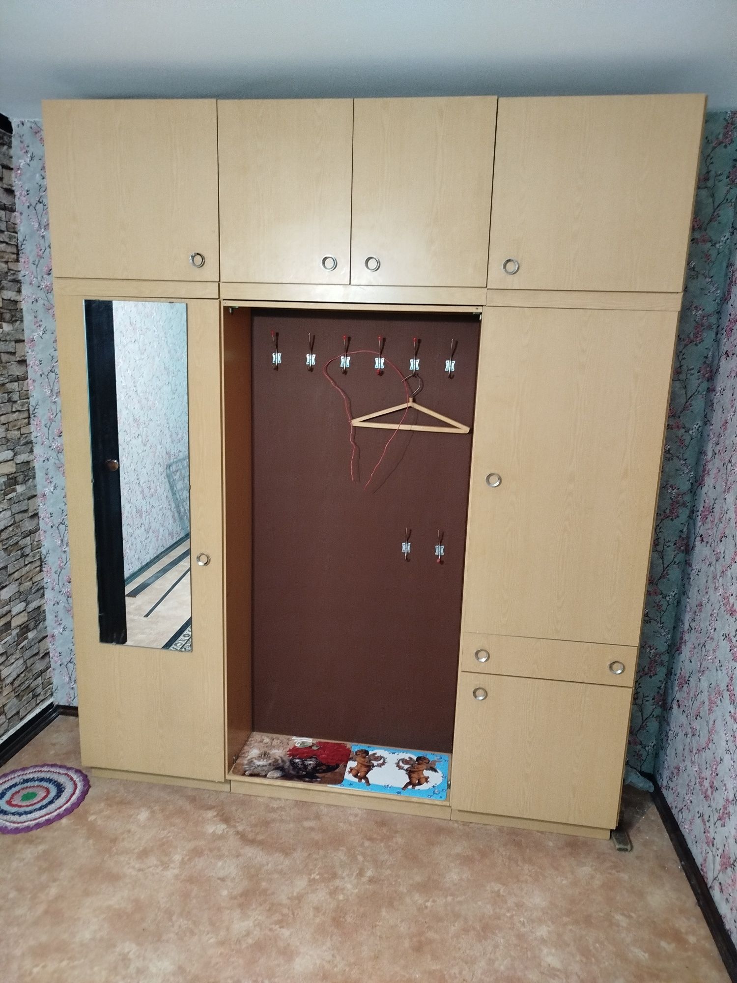 Продам   прихожую
