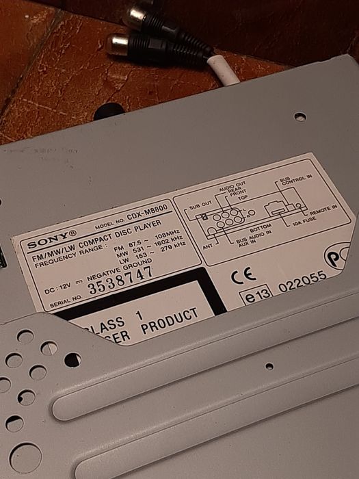 Vând sony CDX-M8800