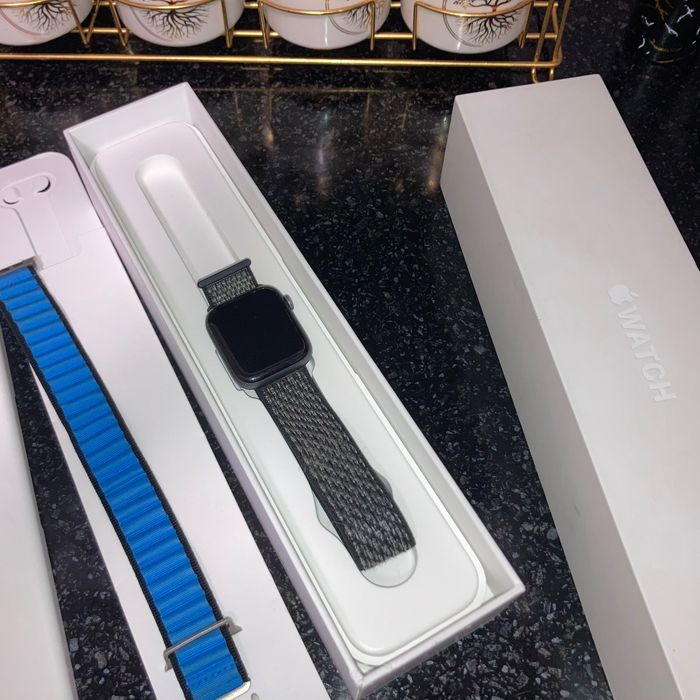 Apple watch series 4 Nike edition