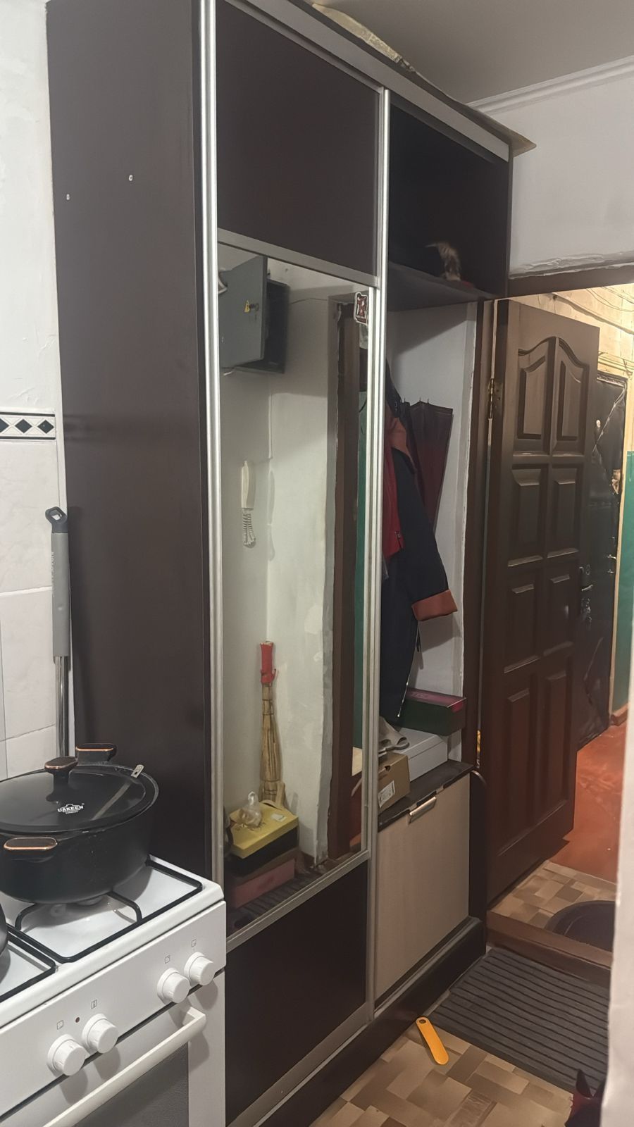 Продам стенку и прихожую