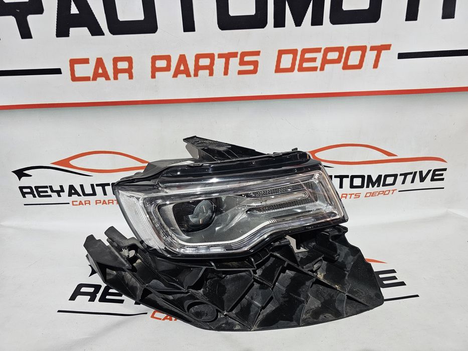 Far dreapta bixenon led Jeep Grand Cherokee dupa 2015 cod 68289238AH