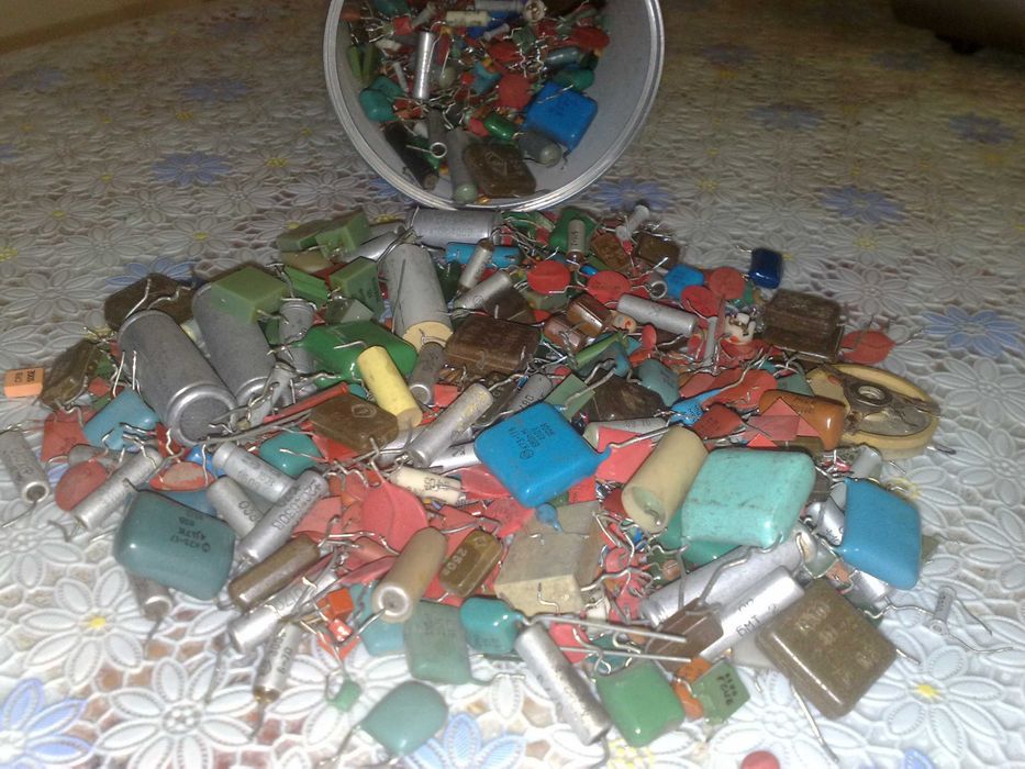 Конденсаторы для ремонта радиоаппаратуры,цены договорные.