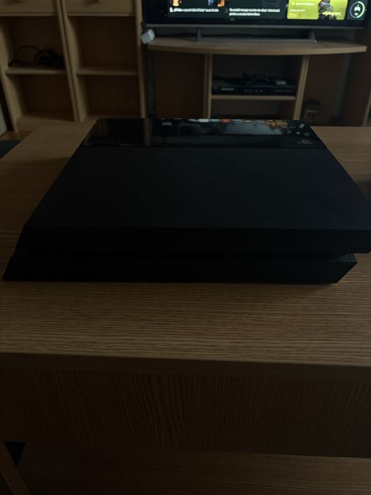 Playstation 4 - 1Tb/ Maneta noua/ 2 jocuri