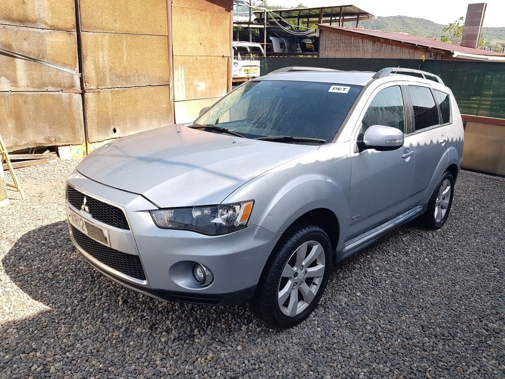 Dezmembrez Mitsubishi Outlander Facelift 2.2 Diesel 2006-2012