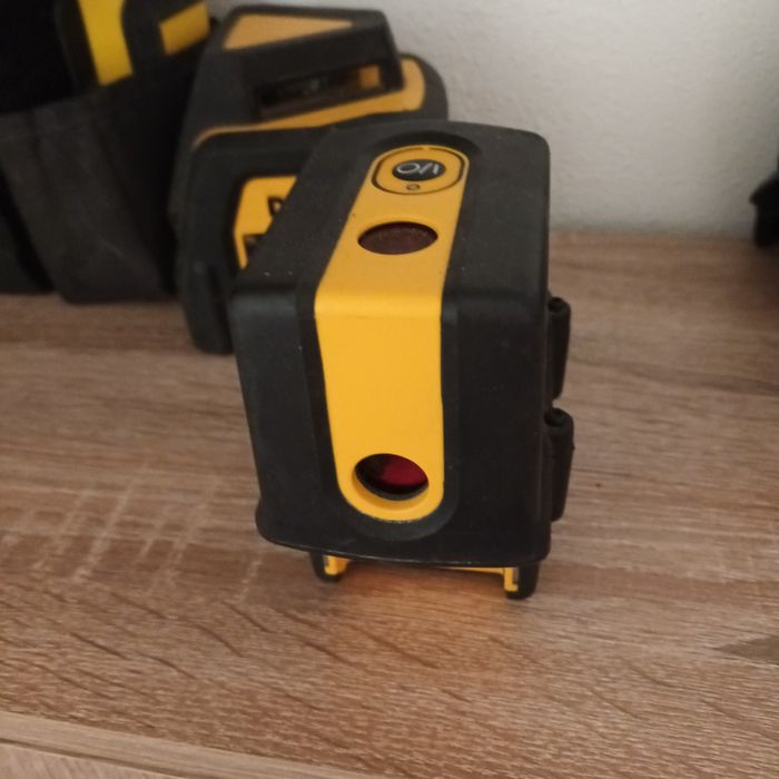 Laser DeWalt cu punct!