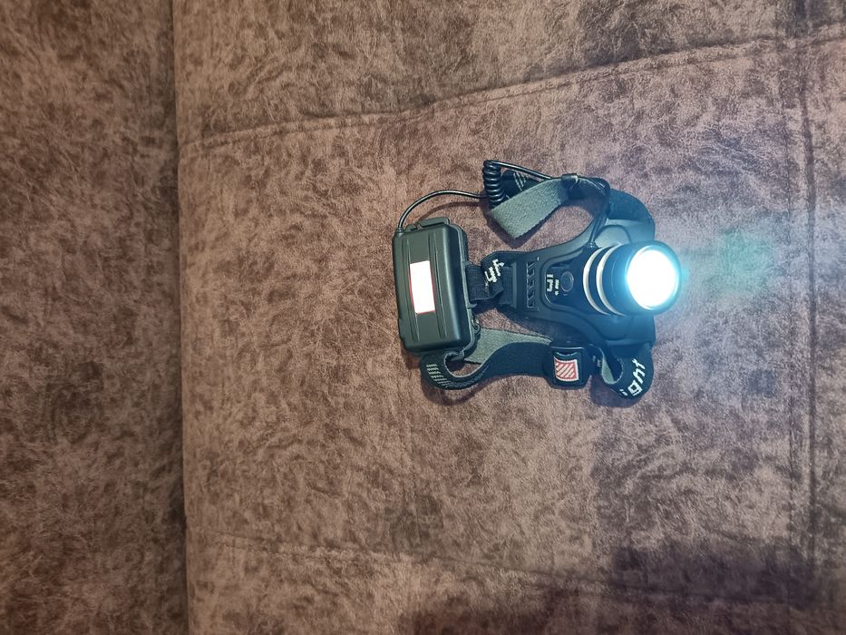 Продам фонарь налобный